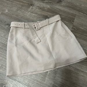 Abercrombie & Fitch Women’s belted skort.